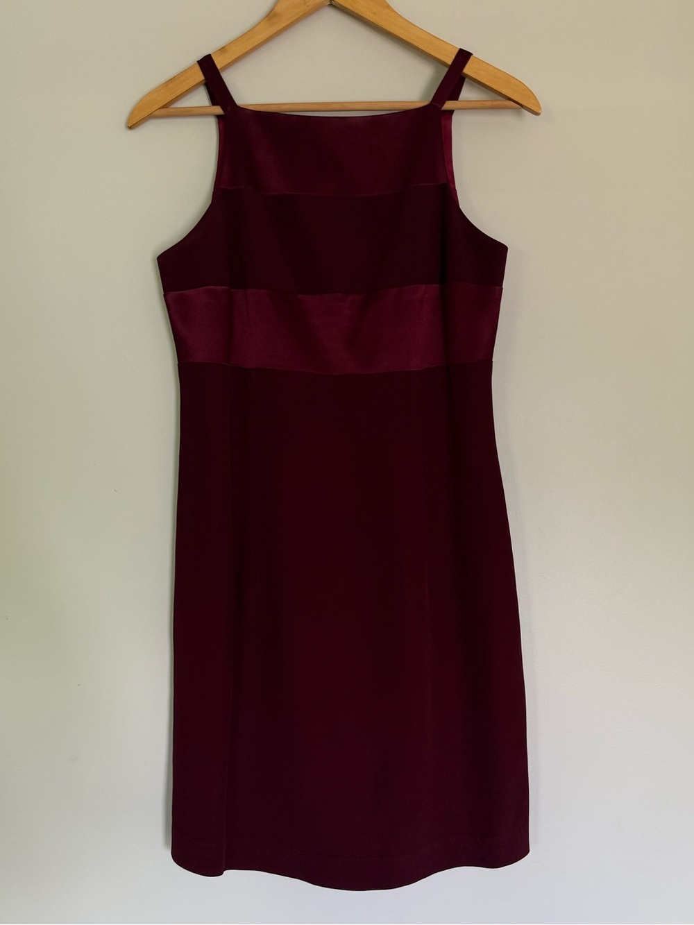 Vintage Dave & Johnny Burgundy
Maroon Halter Neck Knee Length Y2K
Dress Sz 6